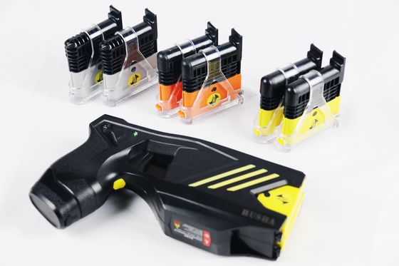 comprare IP57 Pistola elettroforzata impermeabile per la polizia con sistema a doppia cartuccia e sistema di ritenuta remoto per le forze dell'ordine fabbricazione online