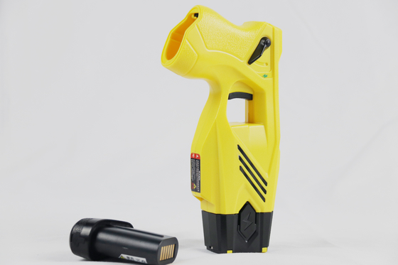 comprare Un colpo non letale di stun gun giallo progettato per fermare le attività violente e illegale fabbricazione online
