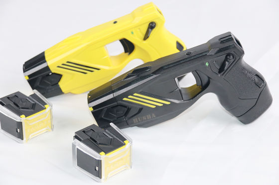 Armi con energia condotta nera o gialla per la polizia, meno letali