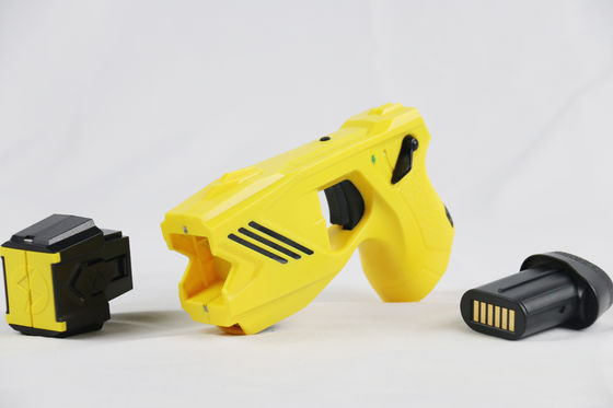 Pistola elettrica IP57 impermeabile con 55KV di tensione di uscita e batteria ricaricabile per le forze dell'ordine