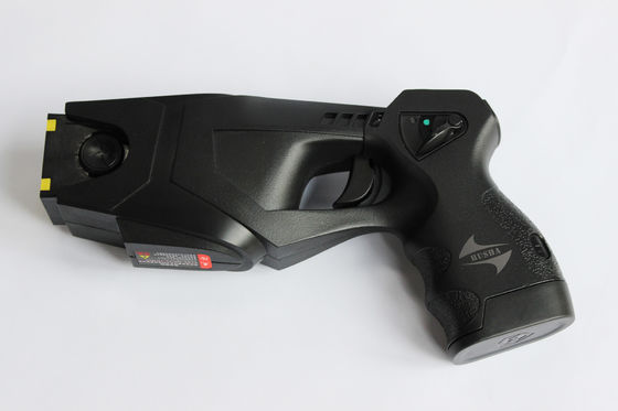 Taser HUSHA TX100C con tensione di uscita di 55±5KV, gittata massima di 7 metri e display digitale per le forze dell'ordine